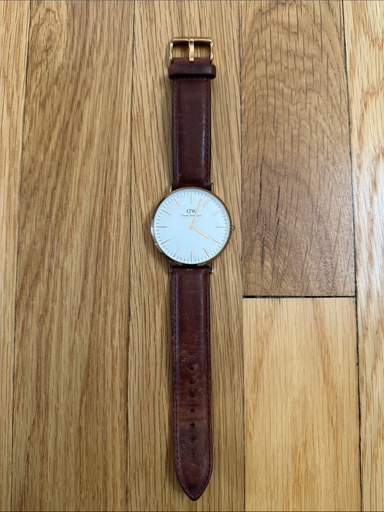 Daniel Wellington Other - Daniel Wellington White Dial Gold Case Brown Leather Strap Watch